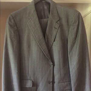 Men’s suit by Dillard’s Gray/white/gold